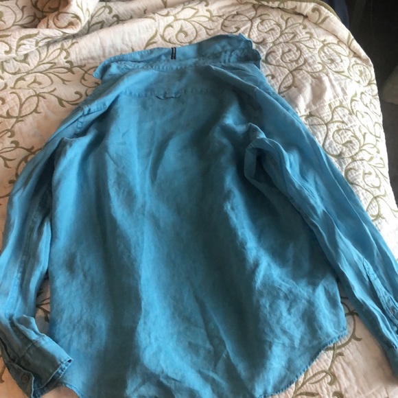 Men’s light weight button down shirt - Picture 3 of 4